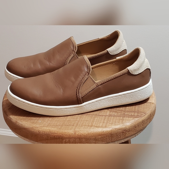 UGG Shoes - UGG Cas leather slip on sneaker women's size 8